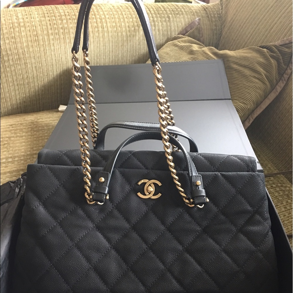 CHANEL black grand tote.  Comes with box and card - Picture 3 of 8