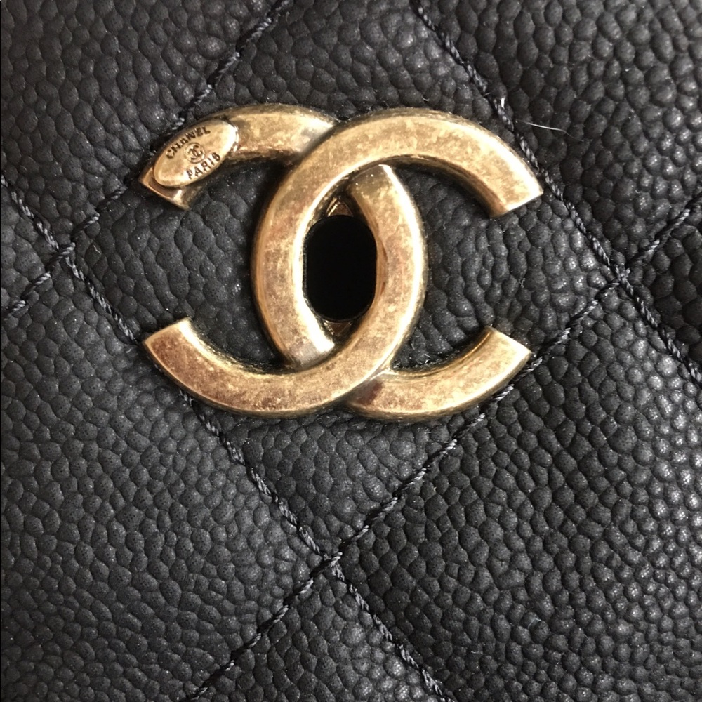 CHANEL black grand tote.  Comes with box and card - Picture 7 of 8