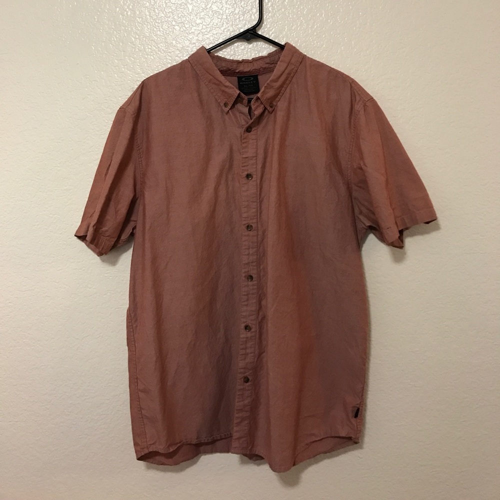 Oakley XL Short Sleeve Button Up hardly worn!