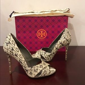 ⛔️SOLD⛔️Tory Burch Snakeskin heels size 7 RARE!