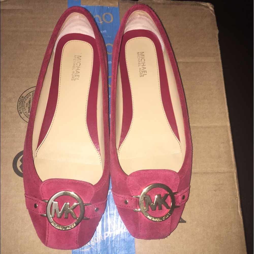 🎈🎈Michael Kors Cherry Flats🎈🎈