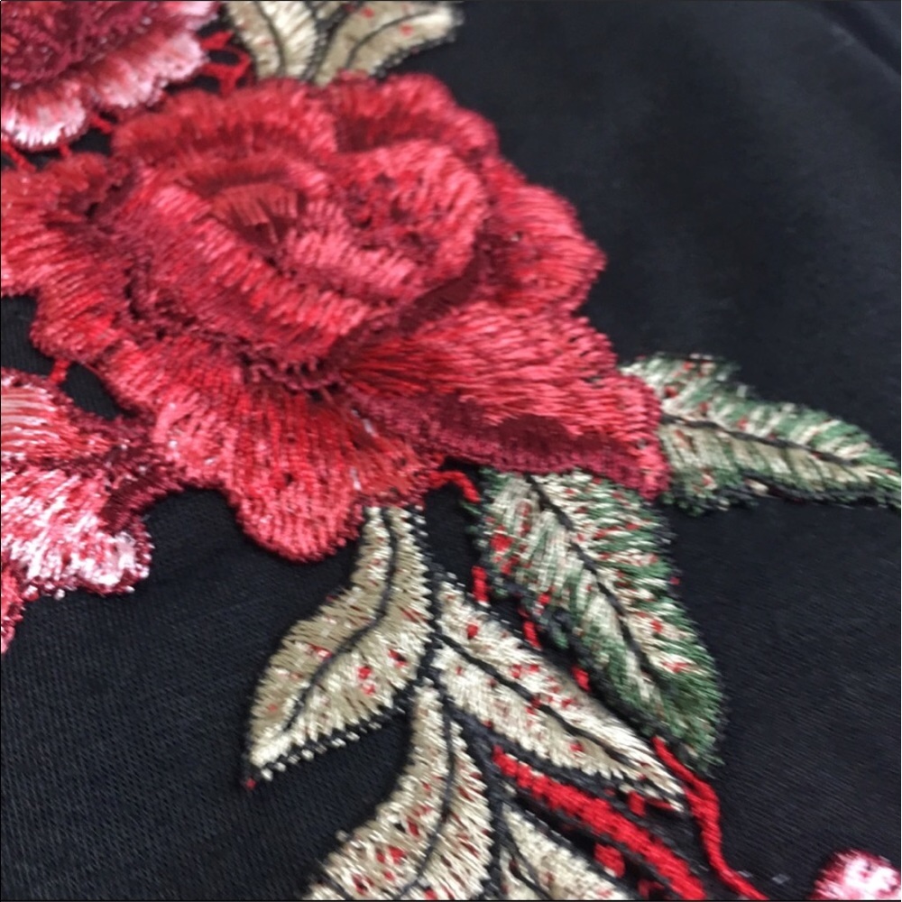 ⬇️$25 A Rose By Any Name Embroidered Black Halter - Picture 4 of 7