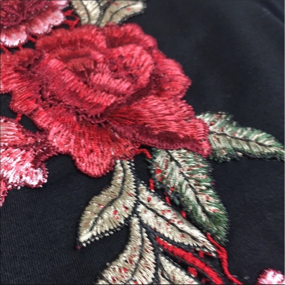 ⬇️$25 A Rose By Any Name Embroidered Black Halter - Picture 4 of 7