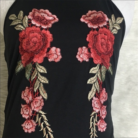 ⬇️$25 A Rose By Any Name Embroidered Black Halter - Picture 5 of 7