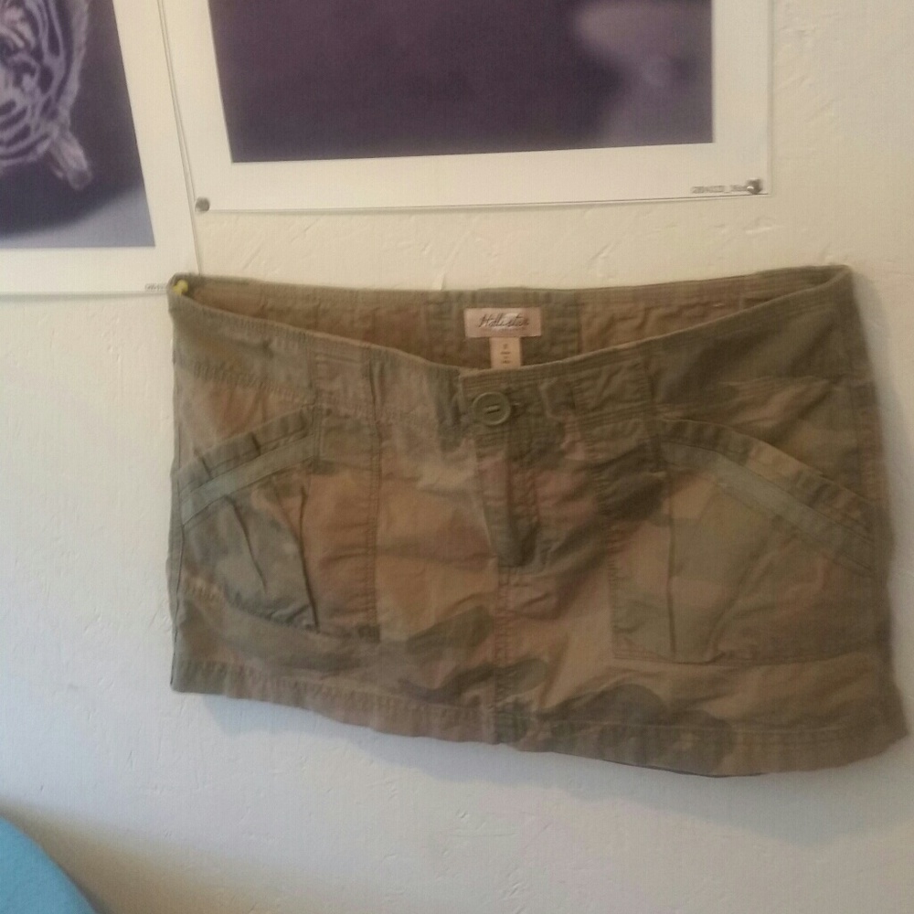 Camo style mini skirt.
