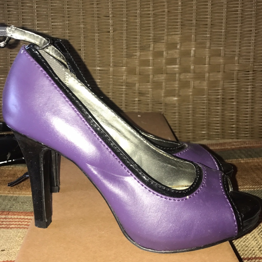 Heels - Picture 2 of 3