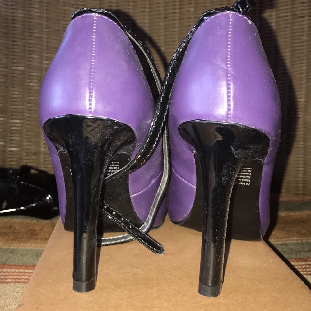 Heels - Picture 3 of 3