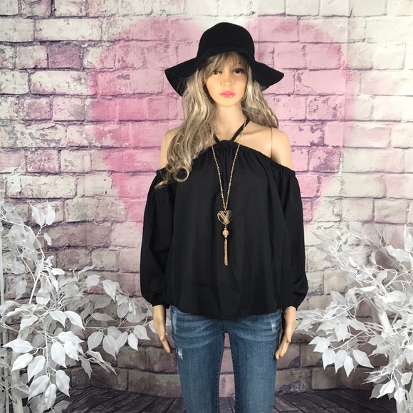 💥FIRM💥NEW! Cold Shoulder Top - Picture 2 of 8