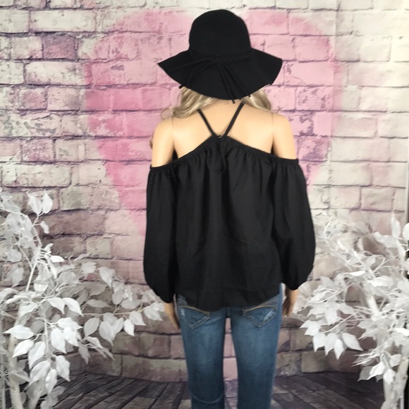 💥FIRM💥NEW! Cold Shoulder Top - Picture 7 of 8
