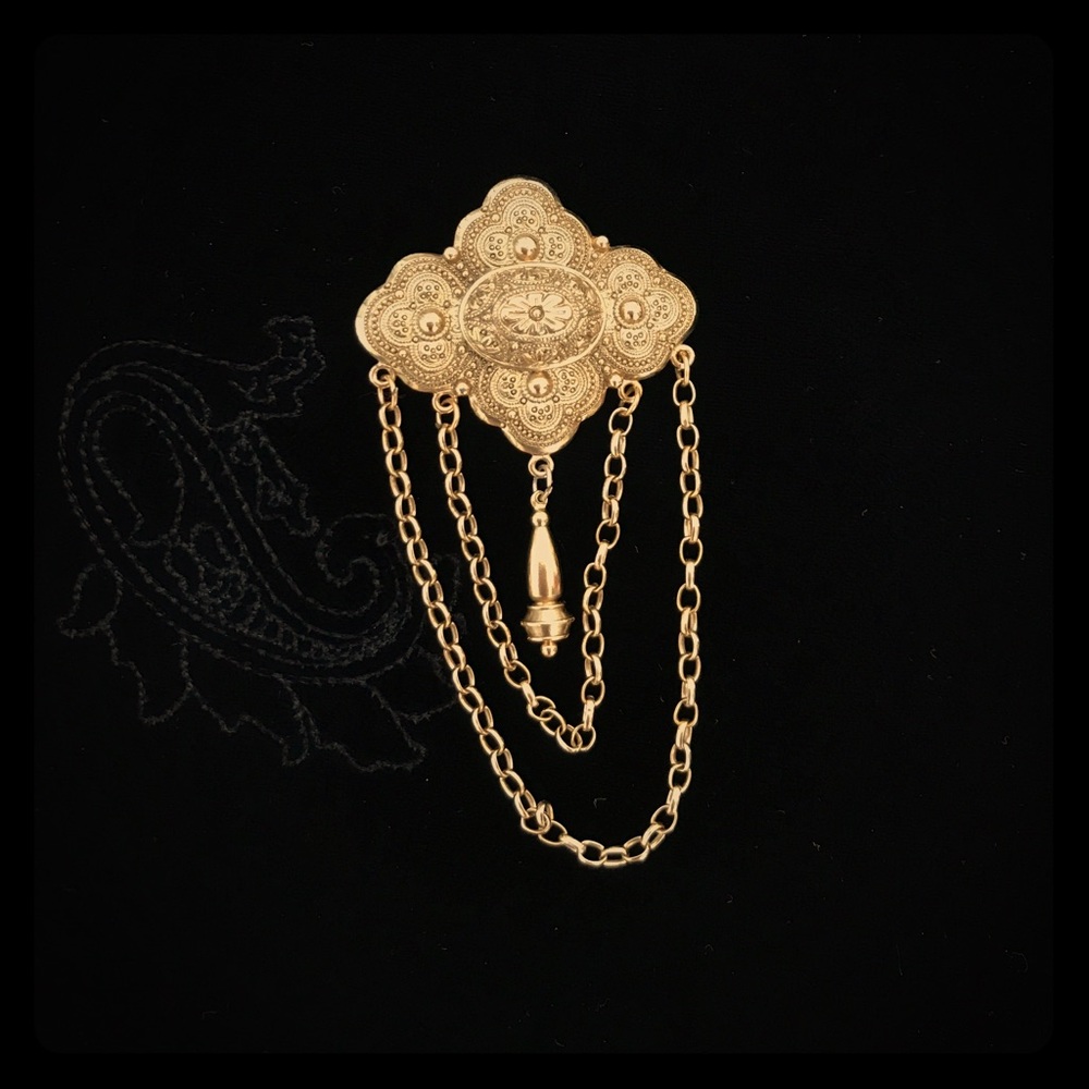 Vintage decorative pin