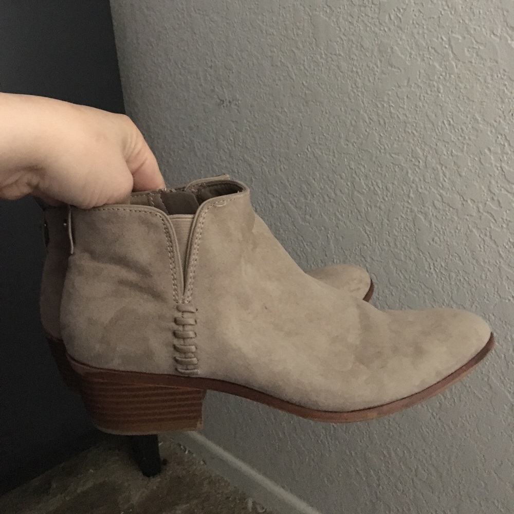 Sam & Libbie Grey Ankle Booties