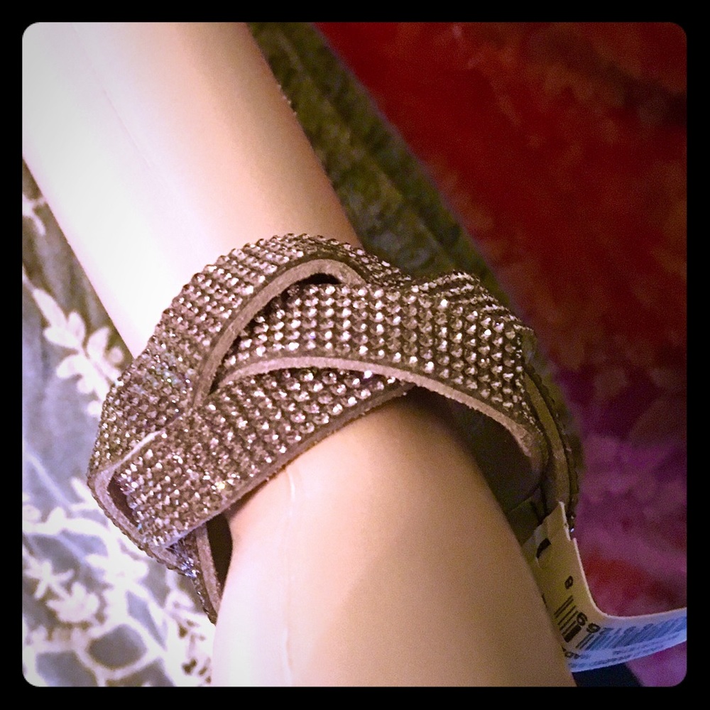 Guess Bracelet brand new never worn.