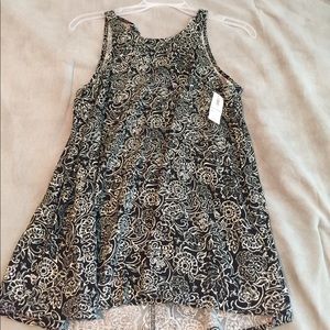 Patterned tank