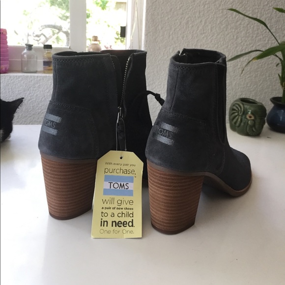 Grey suede embossed peep-toe booties, size 11 - Picture 2 of 2