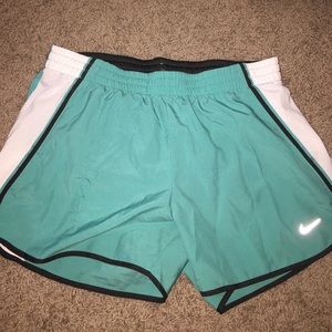 Size Small Green and White Nike Dri-Fit
