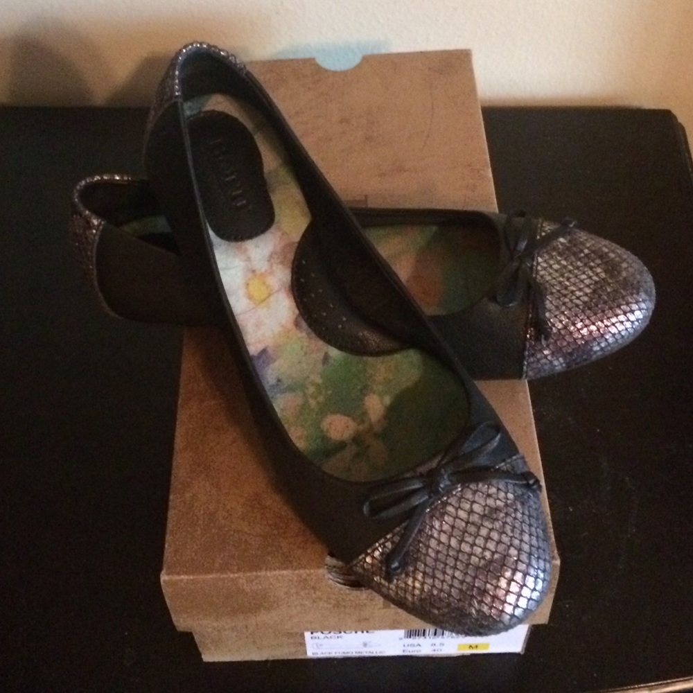 Born Black Ballet Flats With Silver Tip