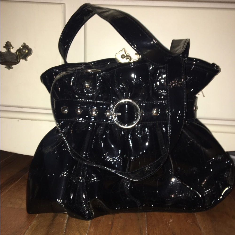Black shoulder bag
