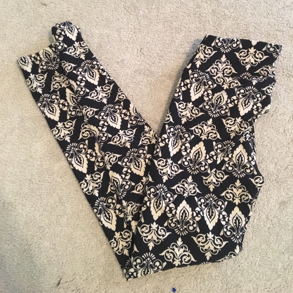 Black and white LuLaRoe Leggings