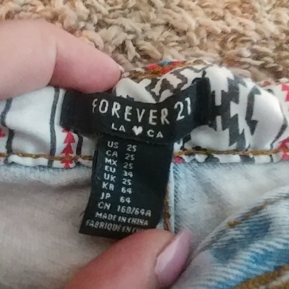 Forever 21 denim shorts - Picture 2 of 4