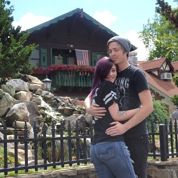 Meet your Posher, Manon - Picture 1 of 4