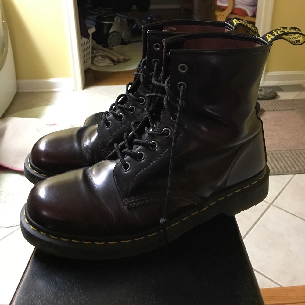 Dr Martens Boots Men's Size 11 - Cherry
