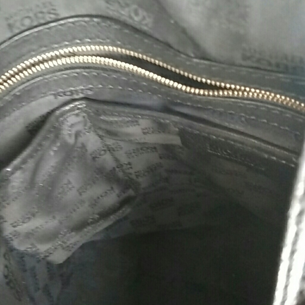 Michael Kors Large Black Leather Chain Strap Tote - Picture 5 of 7