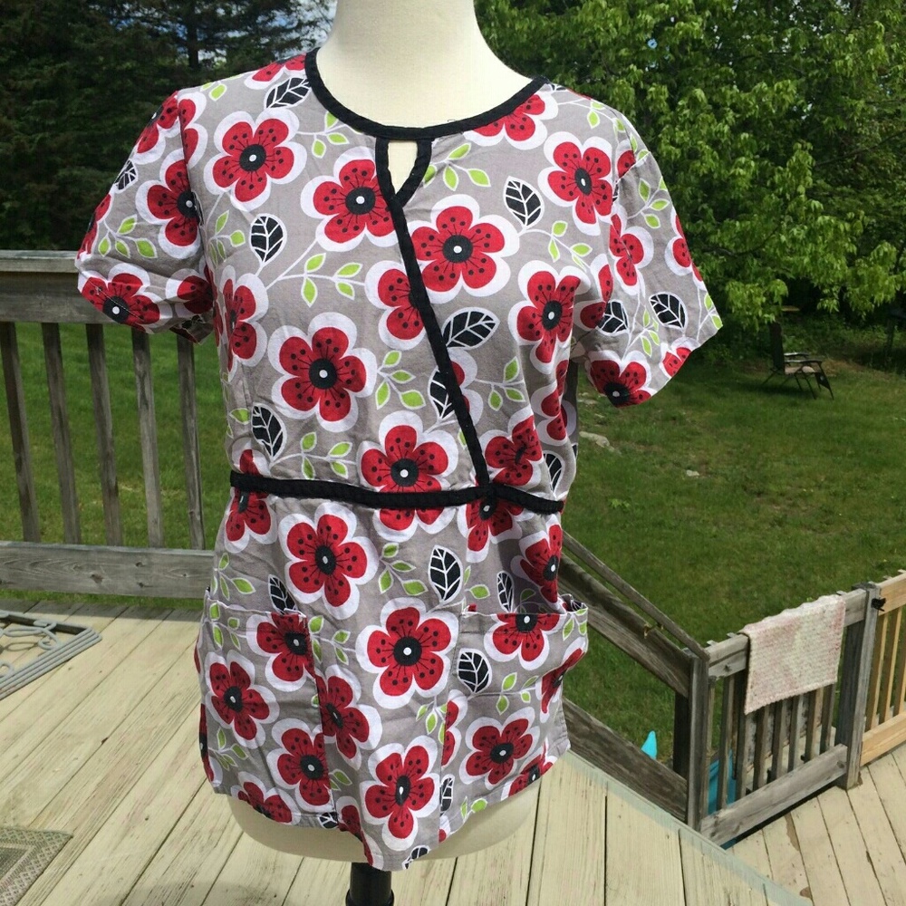 Fitted floral scrub top.