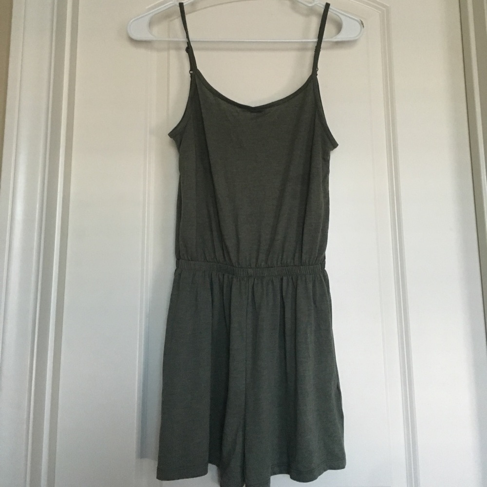 H&m basic army green romper