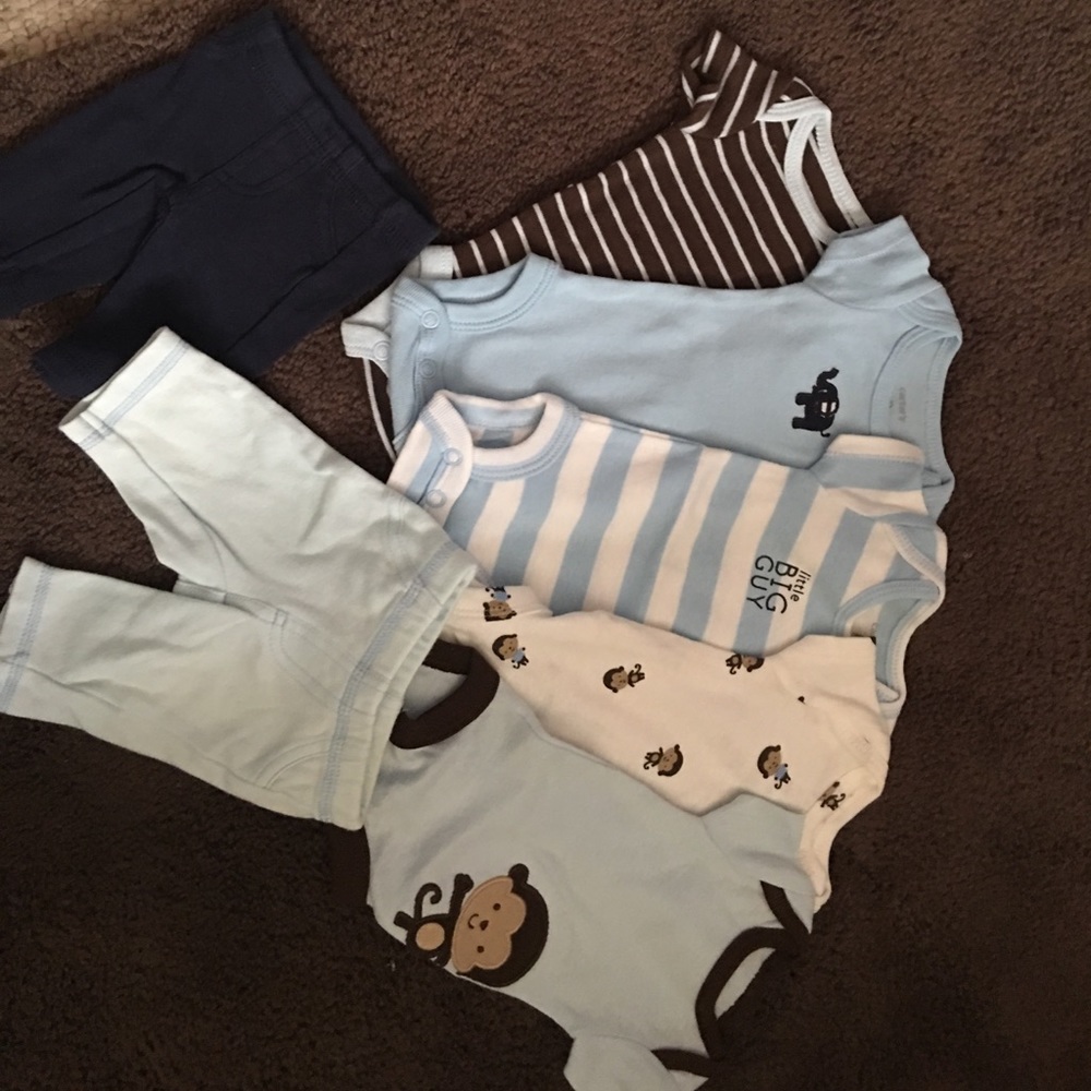 Premie Boys 5 onsies and 2 premie pants to match.