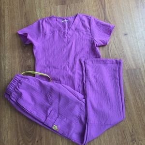 Wonder Wink scrub set