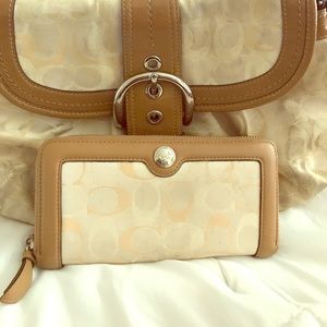 BEIGE AND CREAM COACH PURSE