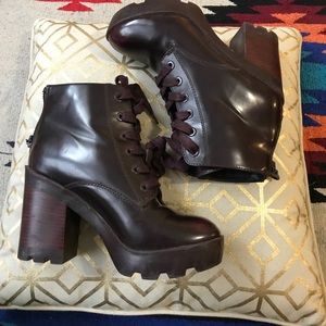 🌹🌹ALDO Burgundy boot. Size 10 US