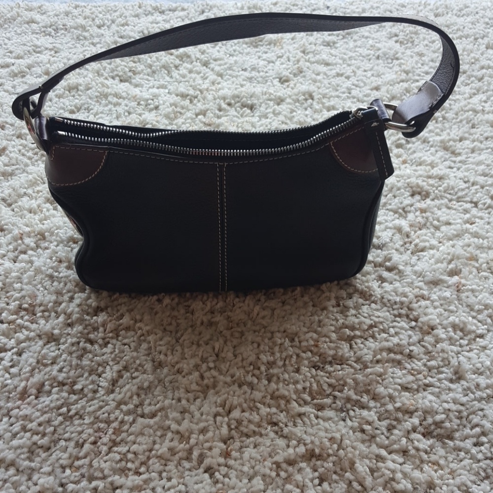 *SOLD* Dooney & Bourke leather handbag.