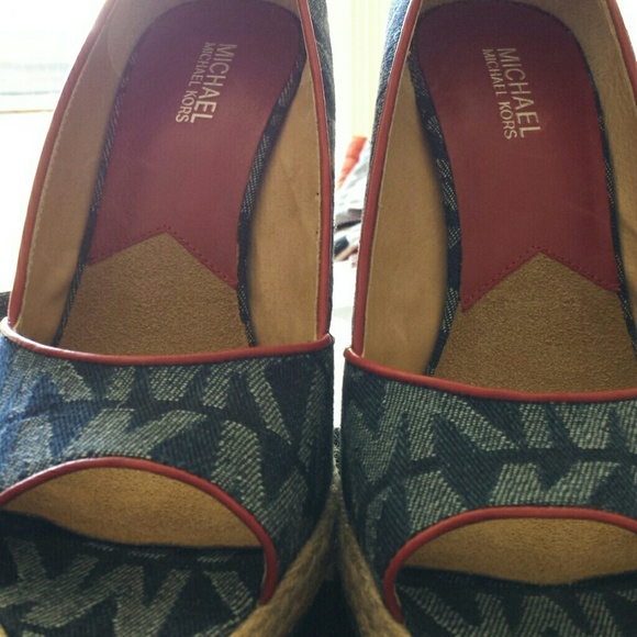 NWOT Michael Kors Wedges Blue/Red Size 9.5M - Picture 8 of 8
