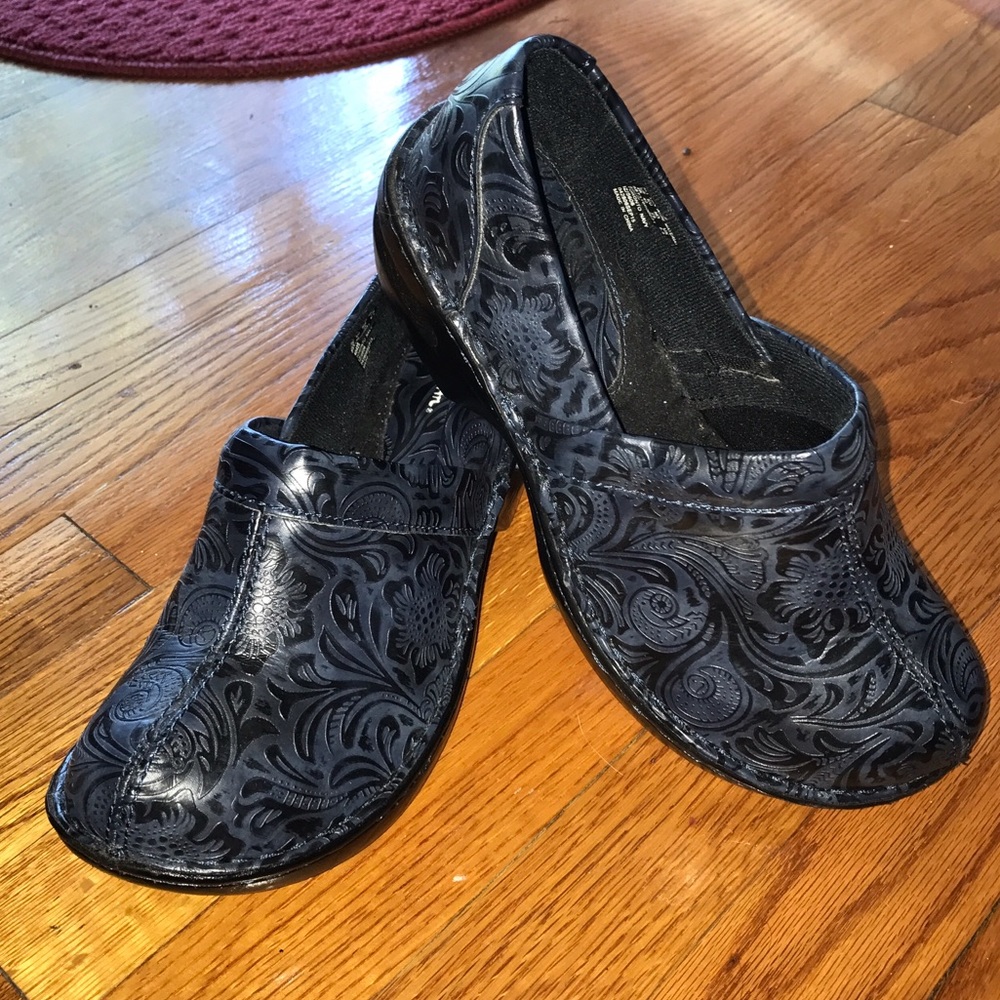 Thom McAn clogs