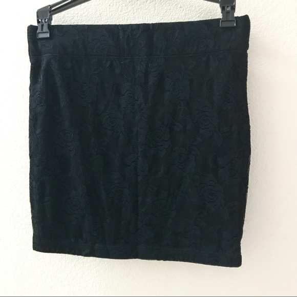 ❤️LACE MINI SKIRT❤️ - Picture 1 of 4