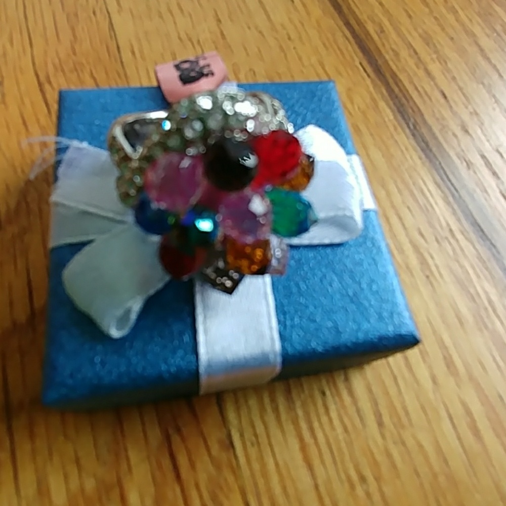 💜💜💜MULTI 'COLOR CRYSTAL STATEMENT RING SIZE 8