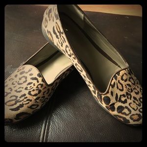 Used ladies leopard print shoes size 9