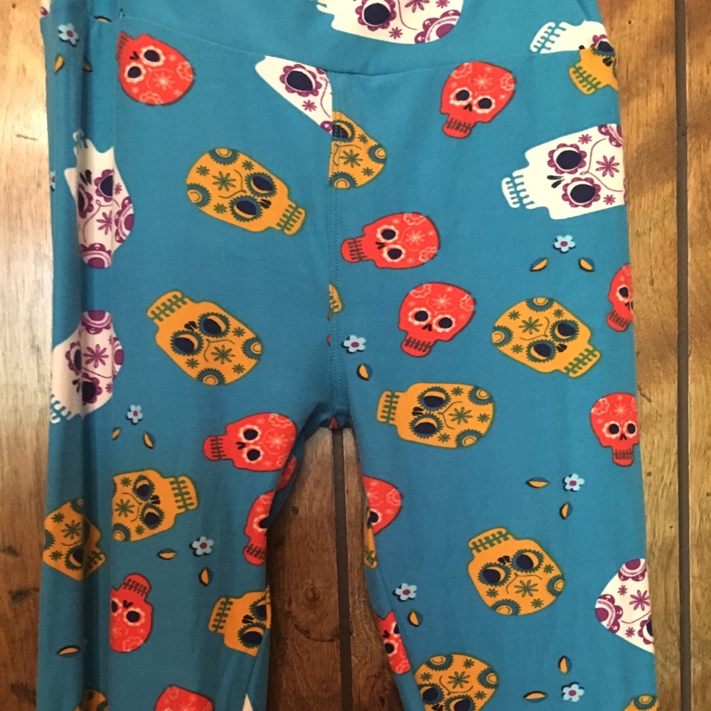 Lularoe OS sugar skulls leggings (major unicorn!)
