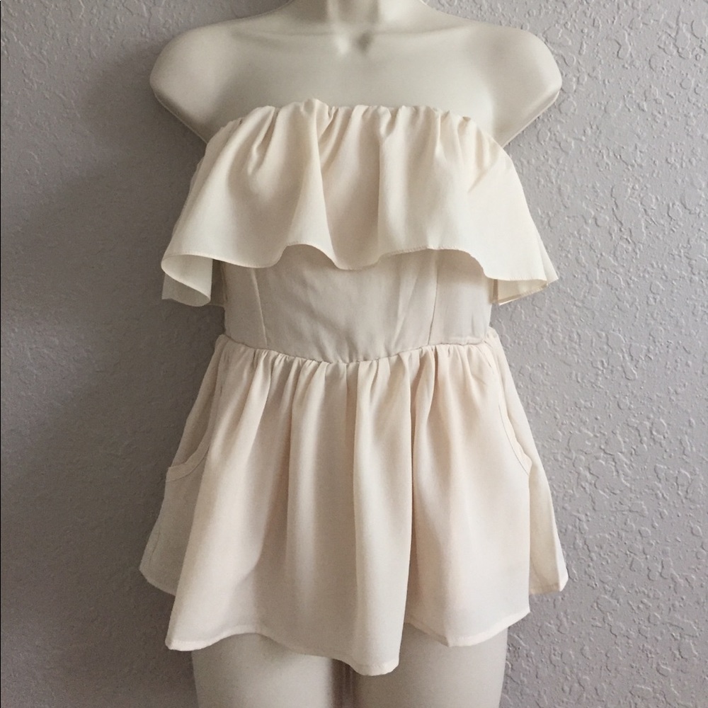 ❤️NWT: Cream Color Ruffled strapless Blouse