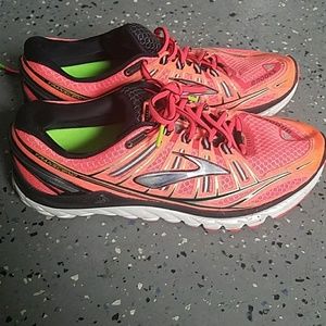 Brooks Transcend Sneakers