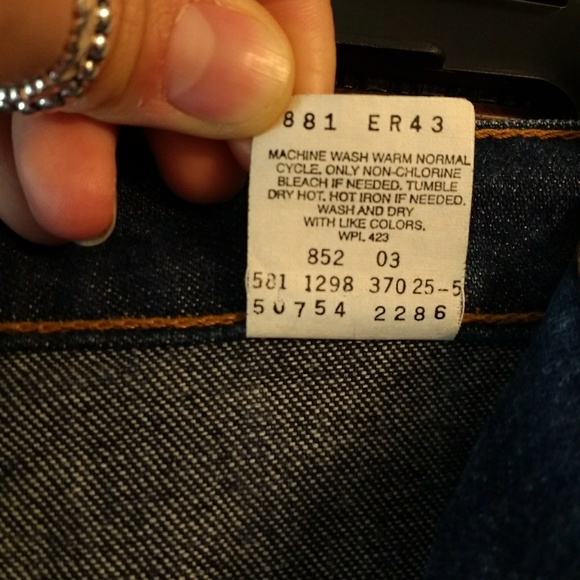 Vintage Levi's High-Rise Capris - Picture 5 of 7