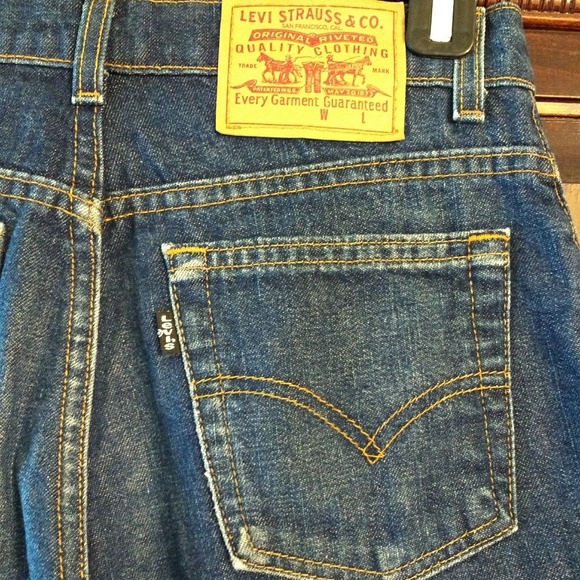 Vintage Levi's High-Rise Capris - Picture 7 of 7