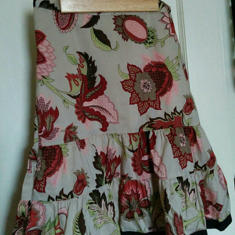 Ann Taylor size 4 floral skirt
