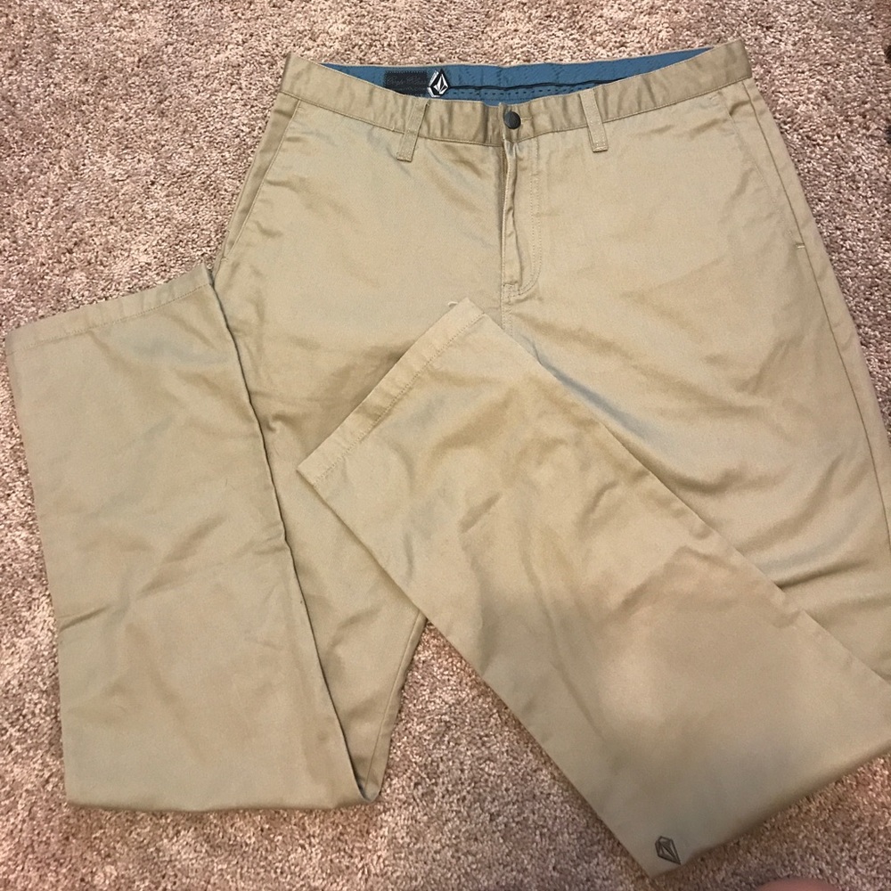 Men's Volcom khaki pant. Size 34 - never worn!!