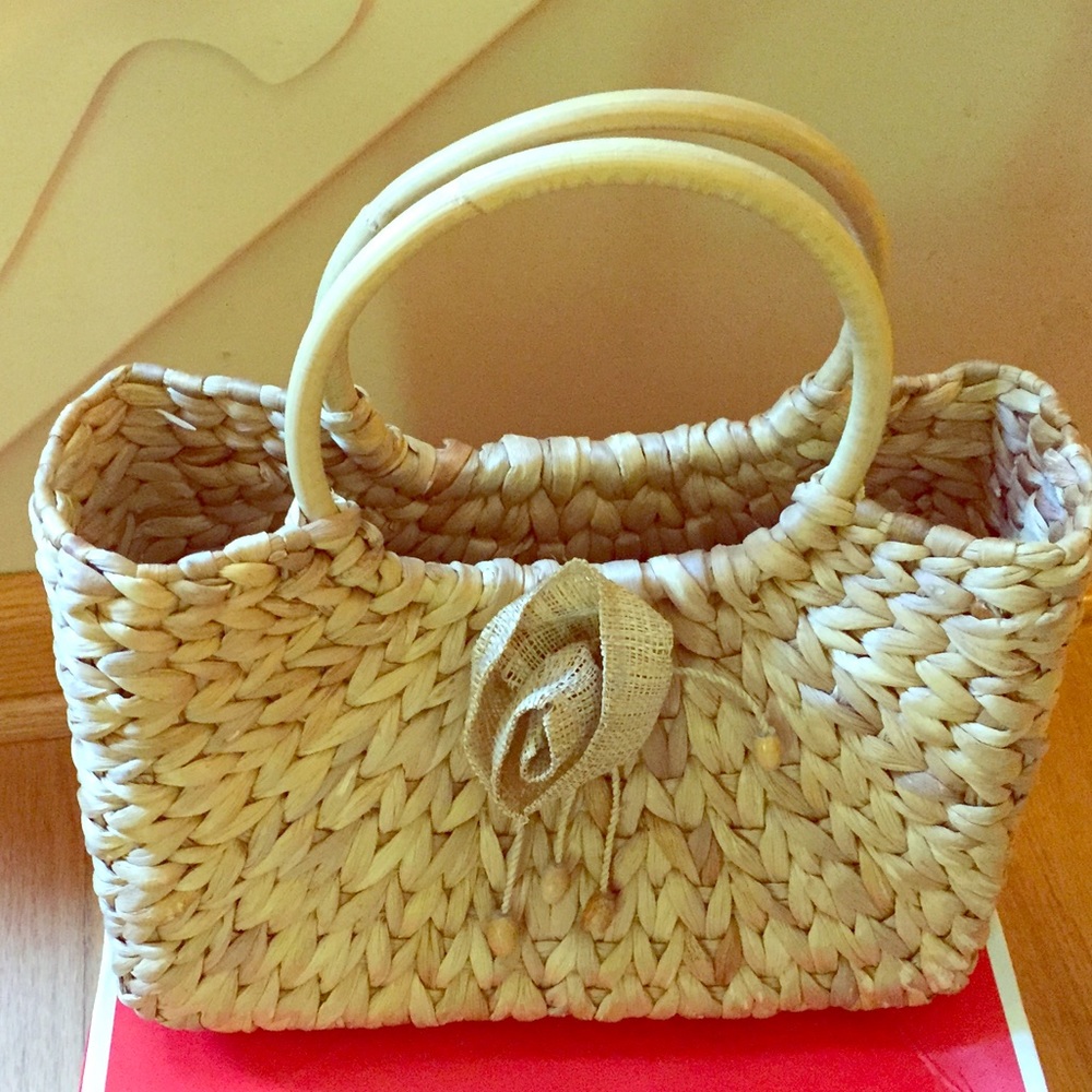 Straw purse with bamboo handles!