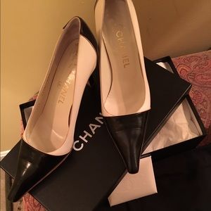 CHANEL heels