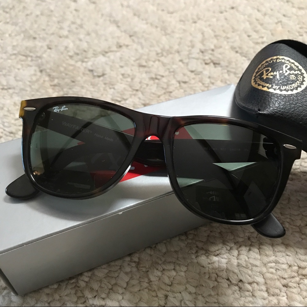 EUC Ray-Ban Tortoise Shell Wayfarers