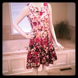 White House Black Market Floral Dress SZ 6
