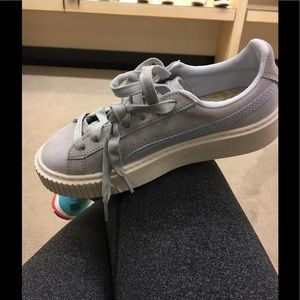 Meet your Posher, E. Lynn